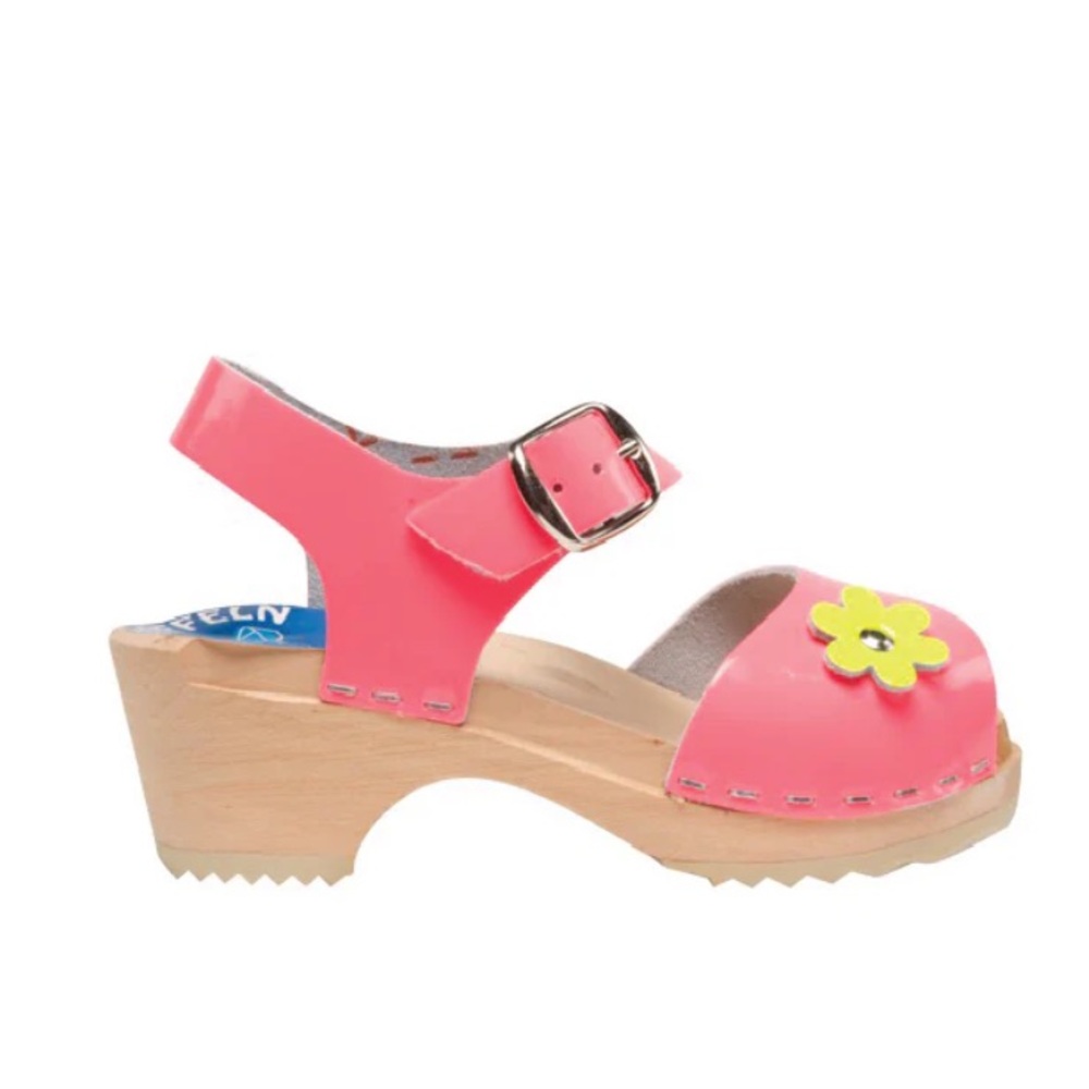 Cape Clogs Kids Hot Pink Flower Accent in Neon Yellow Sandal size 32 EU 13/1 US